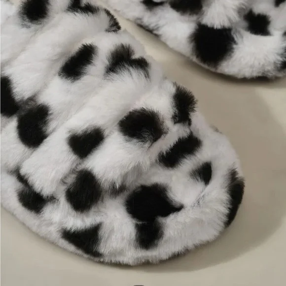 Luxurious Womens Black and White Polka Dot Slippers - Picture 6 of 6